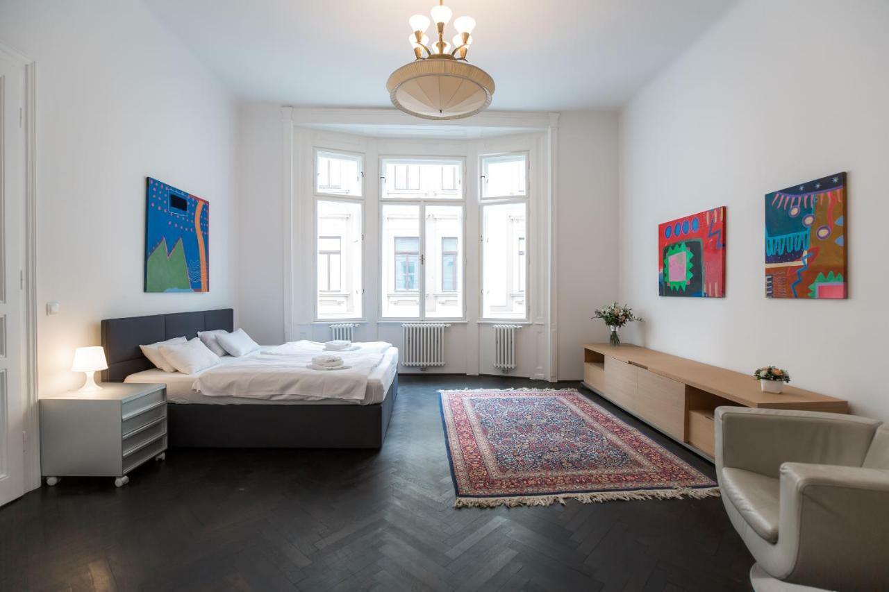 Grand Soho Apartment Wina Bagian luar foto