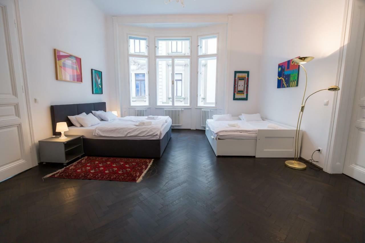 Grand Soho Apartment Wina Bagian luar foto