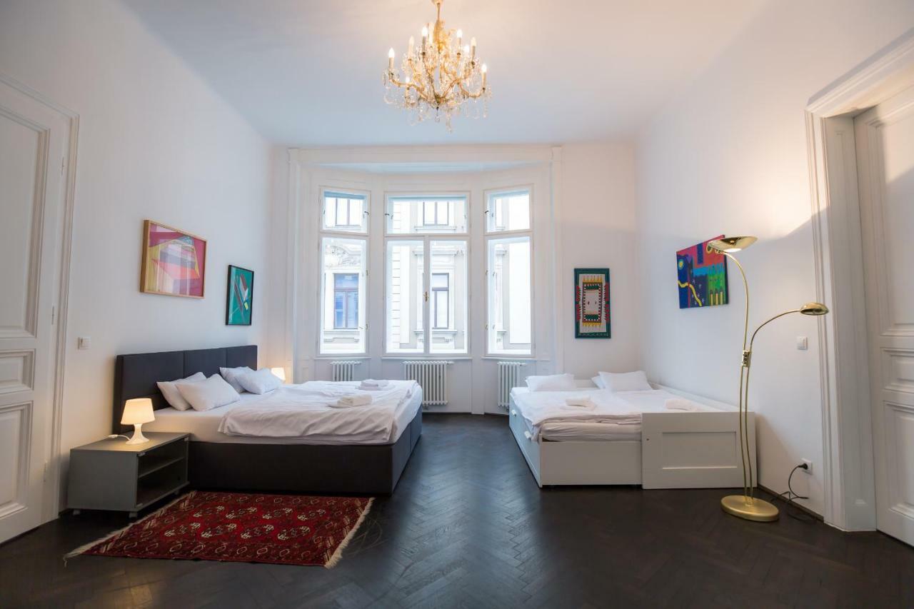 Grand Soho Apartment Wina Bagian luar foto