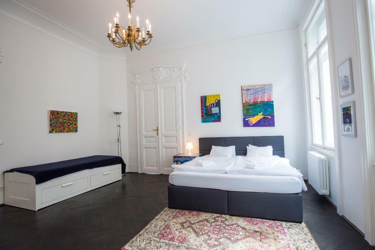 Grand Soho Apartment Wina Bagian luar foto