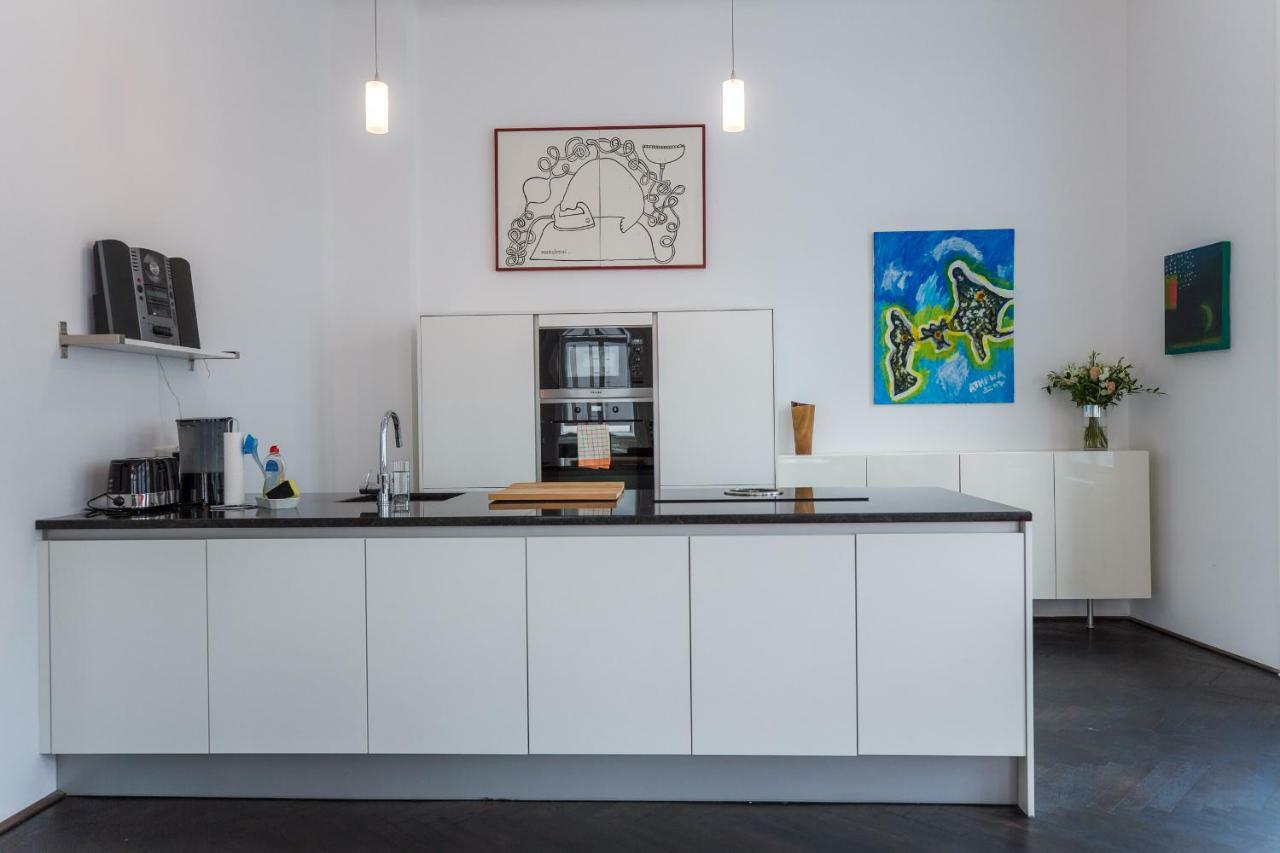 Grand Soho Apartment Wina Bagian luar foto