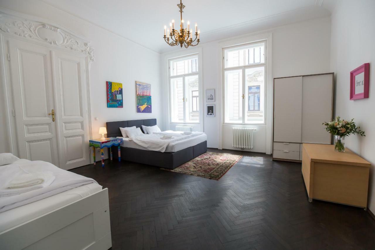 Grand Soho Apartment Wina Bagian luar foto