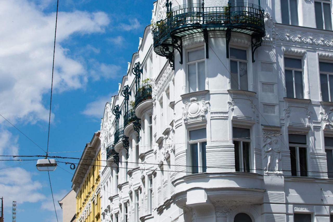 Grand Soho Apartment Wina Bagian luar foto
