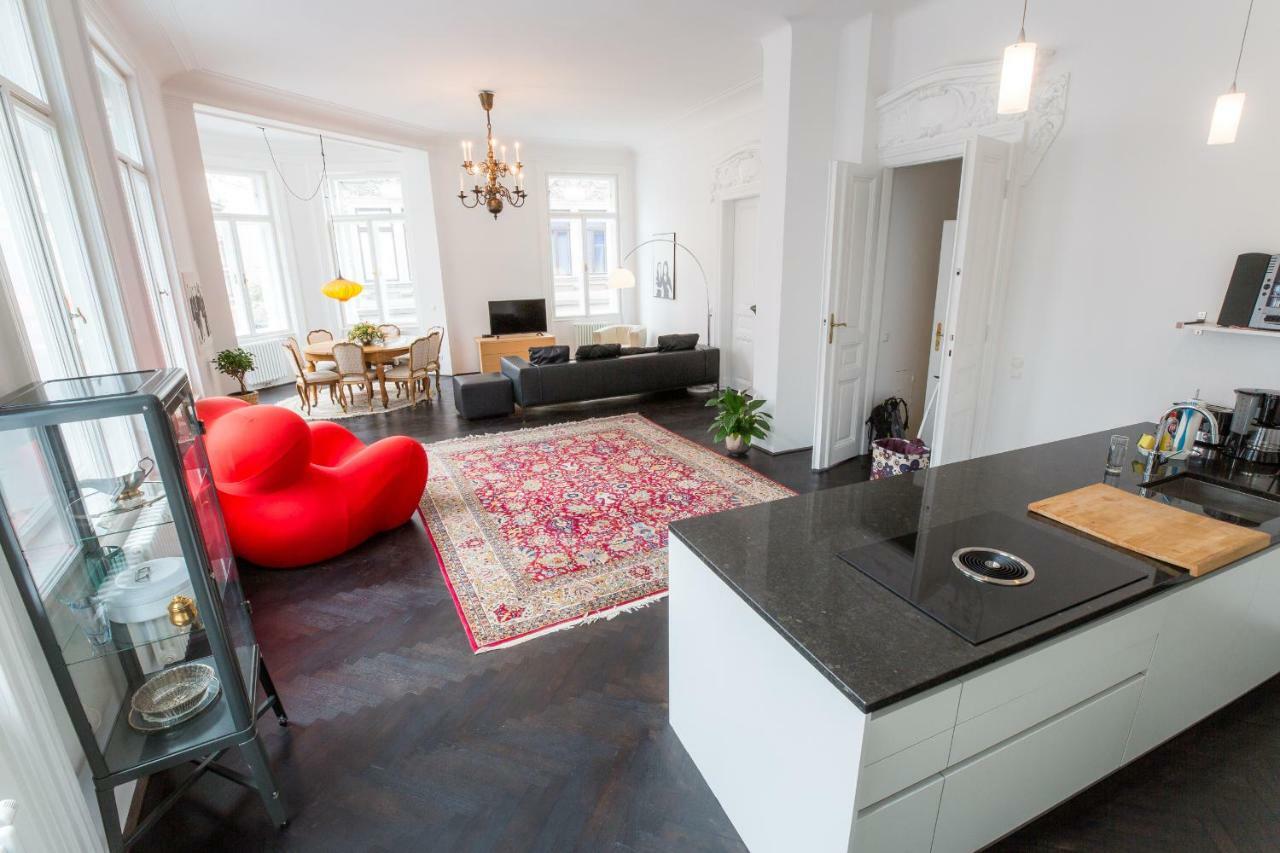 Grand Soho Apartment Wina Bagian luar foto