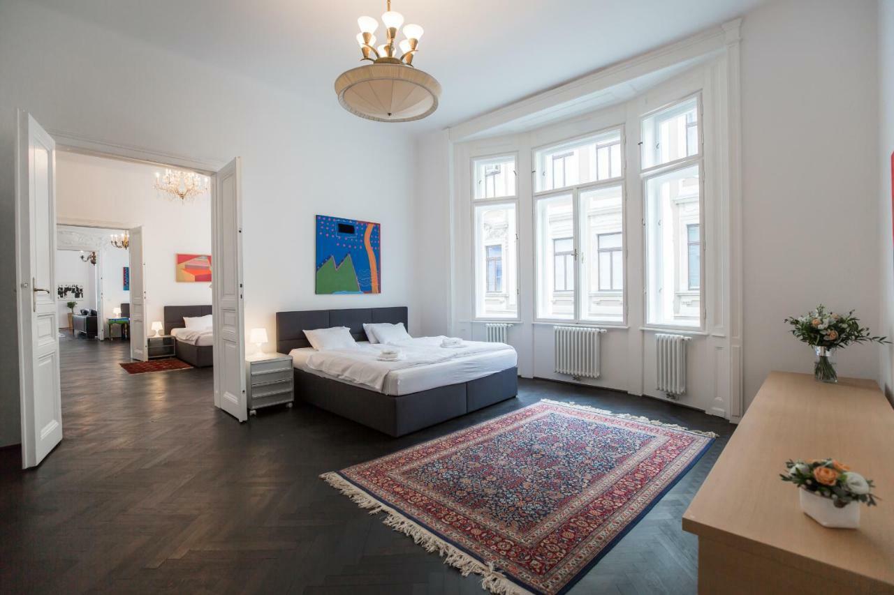 Grand Soho Apartment Wina Bagian luar foto