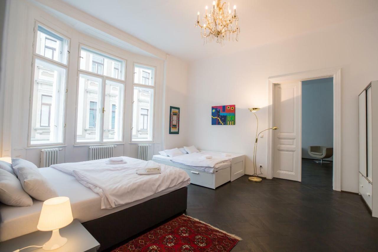 Grand Soho Apartment Wina Bagian luar foto