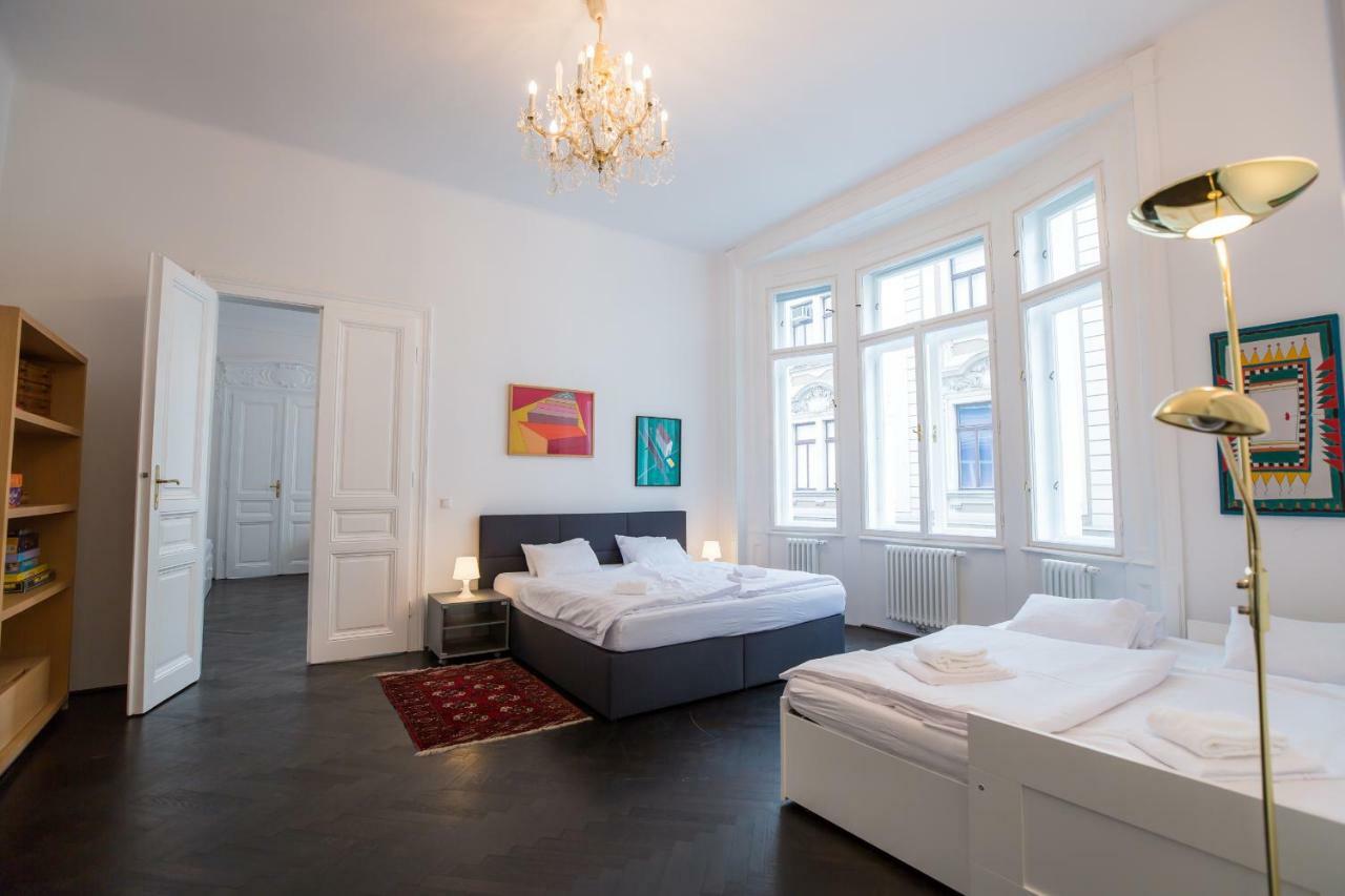 Grand Soho Apartment Wina Bagian luar foto