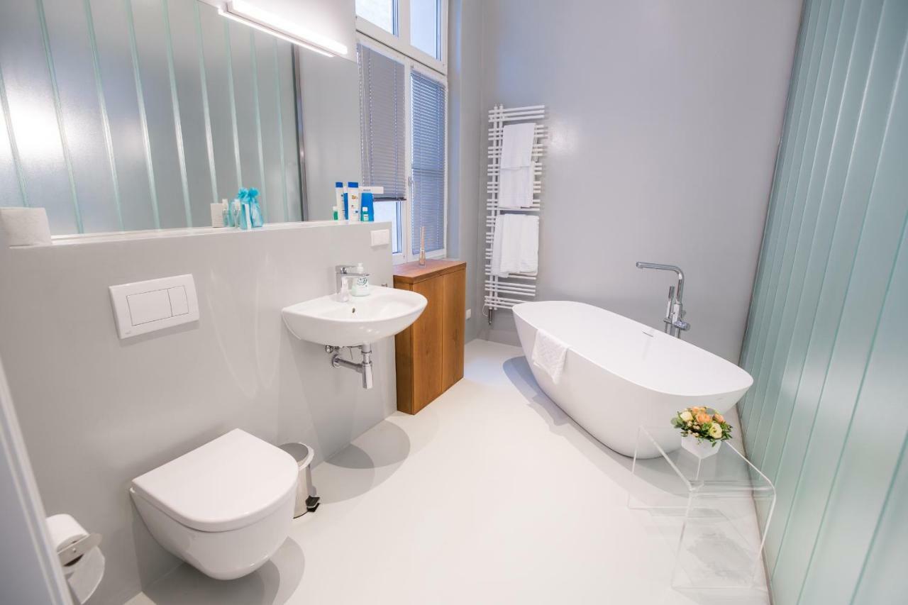 Grand Soho Apartment Wina Bagian luar foto