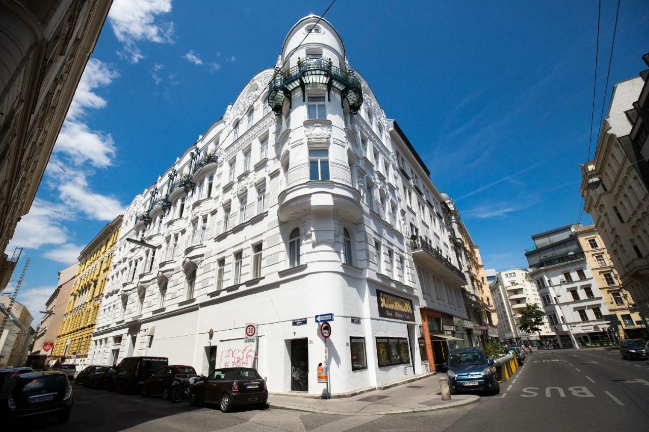 Grand Soho Apartment Wina Bagian luar foto